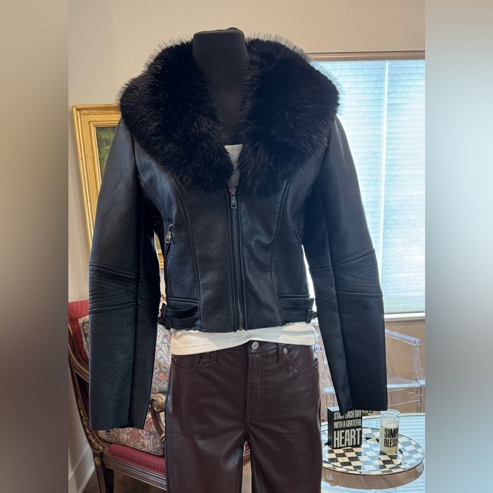 Moto Jacket faux leather and detachable fur collar Medium